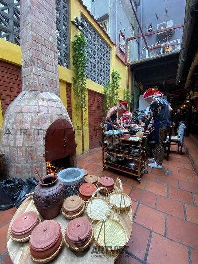 Nội thất nhà hàng Lang Liêu - bàn ăn ngoài trời