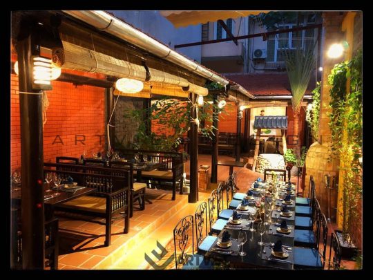 Nội thất nhà hàng Lang Liêu - bàn ăn ngoài trời 2