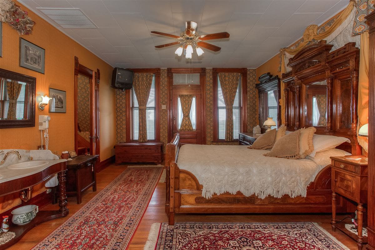 Phòng ngủ phong cách thiết kế Queen Anne