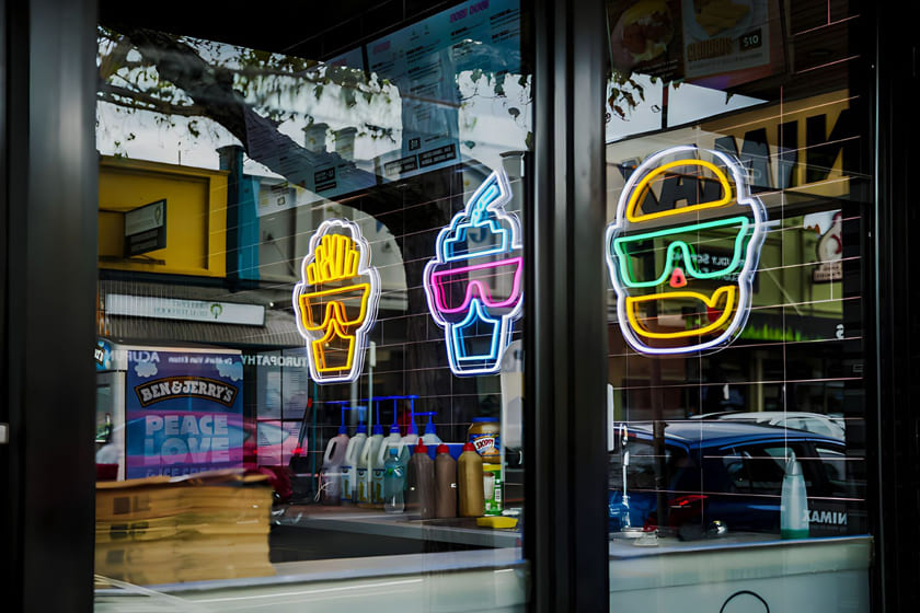 Đèn neon trong thiết kế cửa hàng